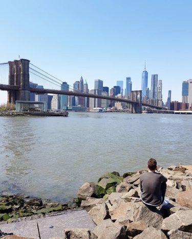 This view is amazing . #brooklyn #brooklynbridge #puentedebrooklyn #nuevayork #newyork #manhattan #usa #dumbonyc #nycity…