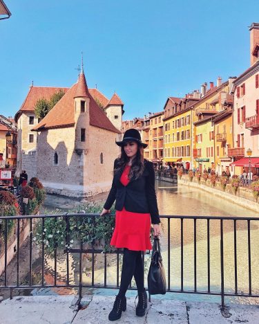 #girlsborntravel #travel #traveler #thewanderingtourist #girlaroundtheworld #travelinstyle #travelgirl #travelblogger #instatravel #travelingirl #wander #wanderlust #wanderingphotographers #iamtb…