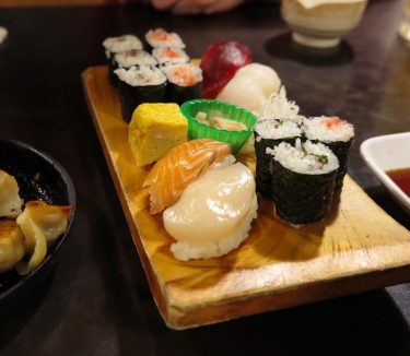 Primera toma de contacto con la comida en Japón. Muy rica, cada día se…