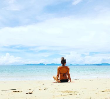 Life on a beach is always attractive to me. How about you? #vacay #beach…