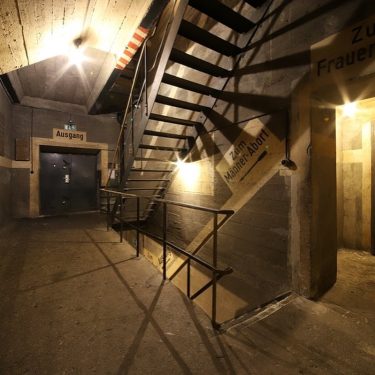 ???????? Tour 1 – Dark Worlds. Todos os dias, centenas de pessoas passam por…