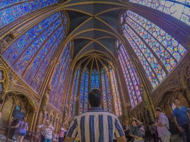 What fills the eyes fills the heart #Paris #France #saintechapelle #parisjetaime #travelblogger #parisphoto #parisgram…