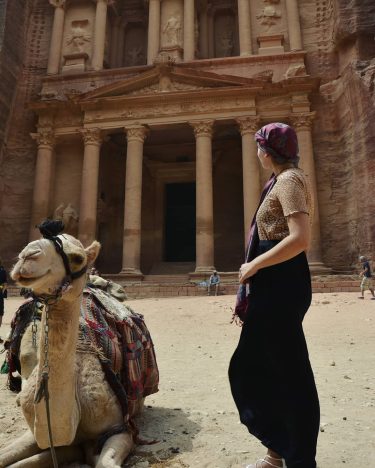 Petra Jordanian ???????? ~~~ •memories• ~~~ #jordania #petra #history #lovetotraveltheworld #travelislife #memories #youmustseeit #bnesimppl…