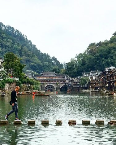 Место в котором мы оказались случайно, волею️ ветров!!! #china???????? #chineselanguage #chinise #fenghuang #китай #travelrepost&hellip;