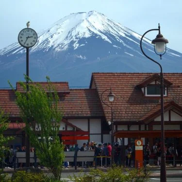 MONTE FUJI – KAWAGUCHIKO (JAPÓN) A solo dos horas de Tokio se encuentra este…