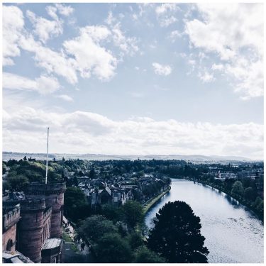 ˢᶜᴴᴼᵀᵀᴸᴬᴺᴰ⠀⠀ ↠⠀⠀⠀⠀⠀ ↠ ᴵᴺᵛᴱᴿᴺᴱˢˢ⠀⠀ .⠀⠀ .⠀⠀ Die wunderschöne Aussicht vom Inverness Castle ⠀⠀ .…