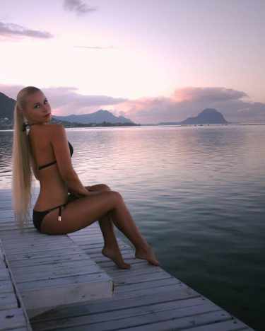 Sunrise in Mauritius #luxury #lifestyle ️ #beautifultraveller #luxurytrip #travelwithstyle #luxuryworldtraveller #bodyshape #bodyperfection #travelgirl #blondhair&hellip;