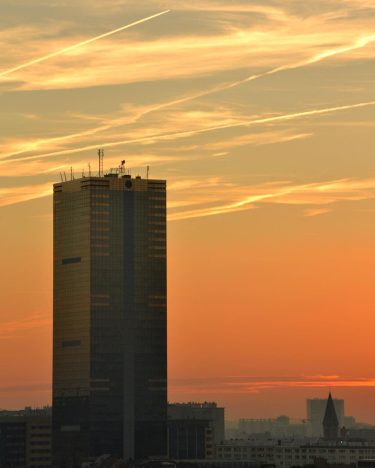 Watching the sun go down in Brussels. I’m so glad we spotted the rooftop&hellip;