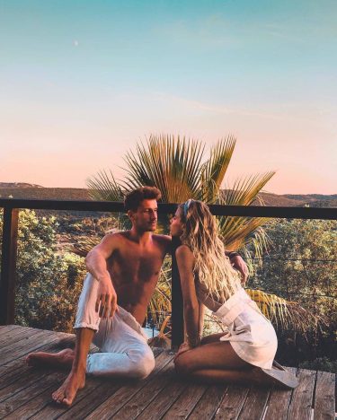 Couple goals! . . by @debiflue . . #travel #traveling #travelgram #travelling #travelholic #traveller…