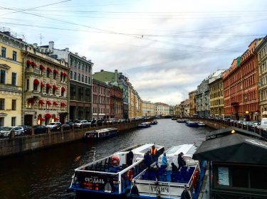 Fall in St Petersburg – October 2017 #natgeoru #russian #russia #topsaintpetersburgphoto #everydayrussia #river #canal…