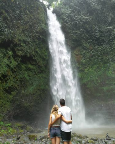 ️500 escalones para bajar y subir, pero la #cascada #nungnung lo merecen ▪️ ▪️&hellip;