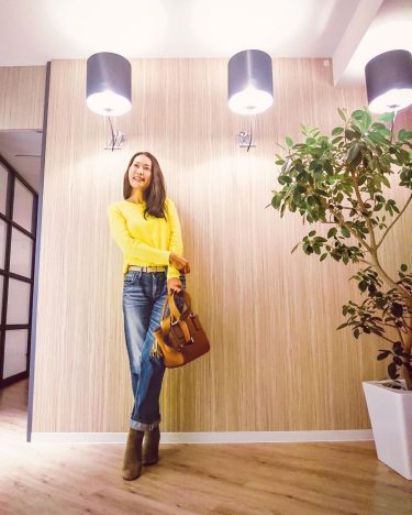 Because the sun shining color is similar to yellow! 太陽に色があるならば . 曇り空の時には色で心にエネチャージ . .&hellip;