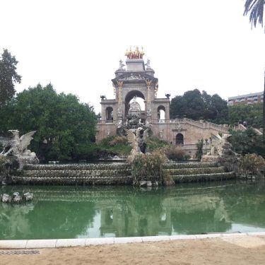 #travelblogger #instagramstories #friends #museums #beautifulcity #barcelona #bnesimppl #bensimmons #