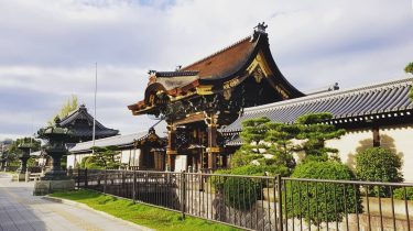 #NishiHonganji and #HigashiHonganji are two large temples in #Kyoto, serving as the headquarters of&hellip;