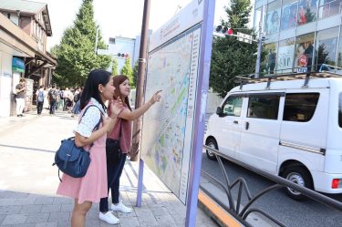 Tourists looking at public street map in Shibuya, Tokyo. #throwback #travel #shibuya #tokyo #japan…