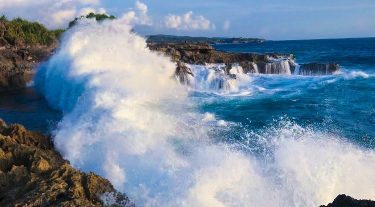 Anyone up for a swim? I’ll be the photographer ‍️ #devilstear #nusaislands #nusalembongan #indonesia&hellip;