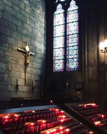 Feels so eerie when you #beautiful #stainglass #windows #lowhangingchandelier #gothic #cathedral @notredame . .&hellip;