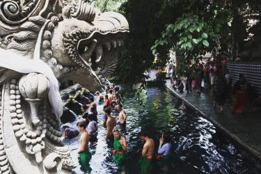 The Holy Water Ritual . . . . #culture #travel #travelbug #qoutes #igphotography #instagramphoto&hellip;