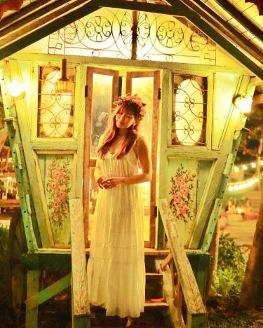 If you are looking to dine or have cocktails with a gypsy and boho-chic…