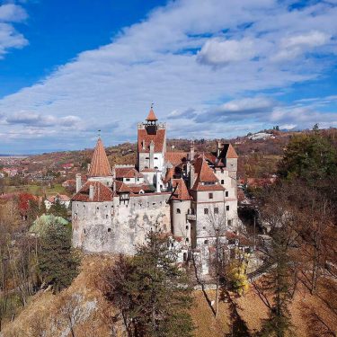The beautiful Bran Castle aka “Dracula’s Castle” in Transylvania! Many people don’t know that&hellip;