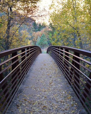Heading out onto the #westforktrail in #sedona – an iconic hike that I’d been…