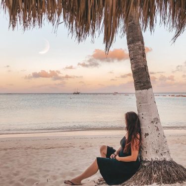 Watching the moon set in Aruba ???????? • • • • #aruba #onehappyisland #discoveraruba…