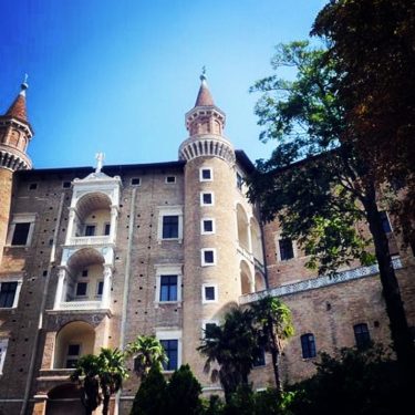 URBINO ️ #lovetravelling #travelinitaly #visualsofearth #bnesimppl #worldtravelcaptures #roundphot0 #roamtheworld