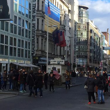 ???????? Checkpoint Charlie foi o nome dado pelos Aliados Ocidentais ao mais conhecido ponto&hellip;