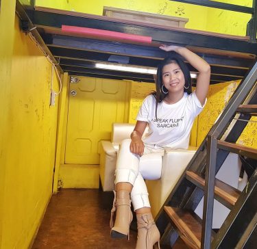 SARCASM. Fluently. It’s all you need know about me . САРКАЗМ. Свободно, без словаря