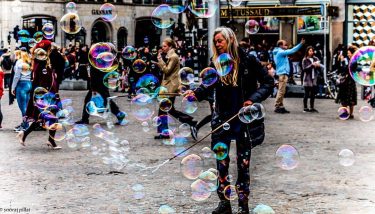 The Bubble Lady. . . . . . #StreetShot #IG_Street #StreetShooter #StreetLife #StreetGrammer #UrbanPhotography…