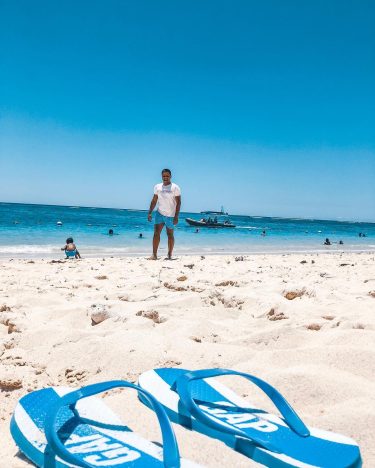 Imagine Brilliant blue skies, a gentle breeze, turquoise waters, rich marine life & breathtaking…