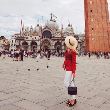 Strike a pose he said ????‍️ • • • • #beautifulvenice #romanticcity #sanmarcosquare #sanmarcobasilica&hellip;