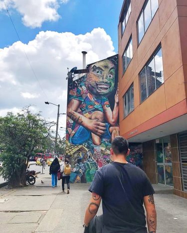 ↓English bellow ↓ Bogotá, Colombia . . ES》PRIMERAS 24H EN BOGOTÁ: Ciudad caótica, llena&hellip;