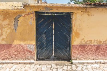 This colourful wall, with it’s old gate I’ve found shortly after arriving in…