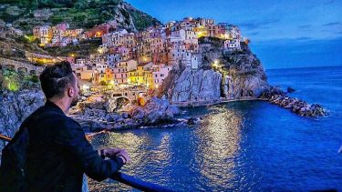 Manarola !est un de plus beaux villages de Cinq Terres, construite à côté d’une falaise qui…