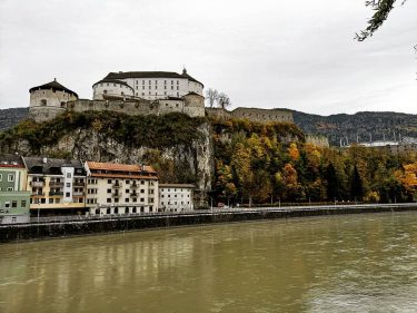 Was für eine Burg #festung #burg #fortress #kufstein #tirol #österreich #austria #herbst #farbe #wunderbar…