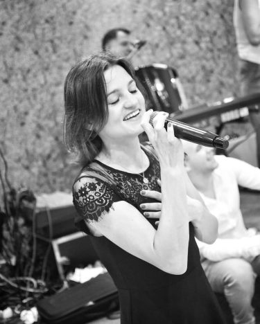 ‘one day, I’ll be a singer, when I’m grown up.’ Franzin (5 years) #weddingsinger&hellip;