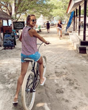 Gili Air es una isla en Indonesia que está todavía muy “virgen”. Los únicos…