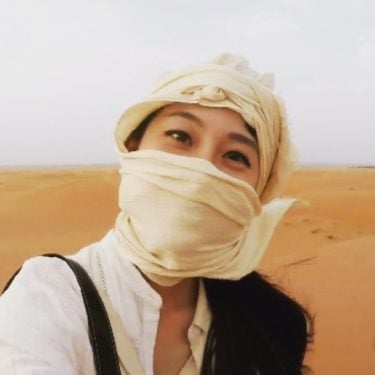 26•07•18 Sahara Desert , Merzouga , Morocco ผ่านจุดนี้มาแล้ว ร้อนแค่ไหนก็ไม่หวั่น! เมื่อได้สัมผัสกับความร้อนดั่งการใช้ชีวีตในห้องโยคะร้อน ไม่ก็ไปนั่งเป่าพัดลมแอร์กลางแดด อุณหภูมิราวๆ 44 องศา…