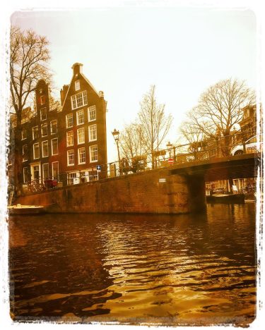 #yumesterdam #helloamsterdam #iamamsterdam #amsterdam #canals #amsterdamview #amsterdamcanals #holland #netherlands #city #travel #bestcitymoments #citiesofdreams #citylandscape…
