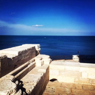 Breathing the air of the sea