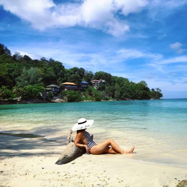 Greetings ️ #beachesoftheworld #beautifulplaces #lifeatthebeach #endlesssummer #chasingdreams #playasdelmundo #relax #sunnyday #travelthroughthelenses #professionaltravellers #lifewelltravelled #livetotravel…