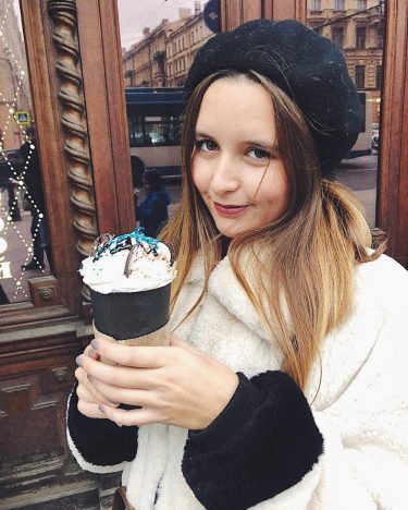Moi? Gourmande? Je ne vois pas du tout de quoi vous parlez. • •…