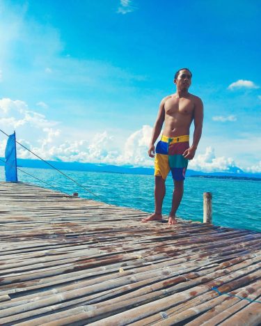 Salt water heals everything #traveltagged #traveler #solotraveler #iamtb #travelcommunity #bluesky #beautifulday #borntobewild #youngwildandfree #beachday…