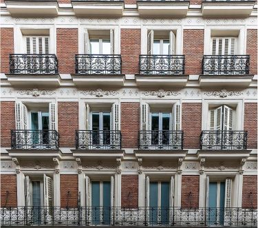 Windows pattern, part 2 #madridspain #visitmadrid #lovemadrid #ilovemadrid #madridcityworld #madridseduce #topmadridphoto #ok_madrid #ig_madrid_city #ig_europe…