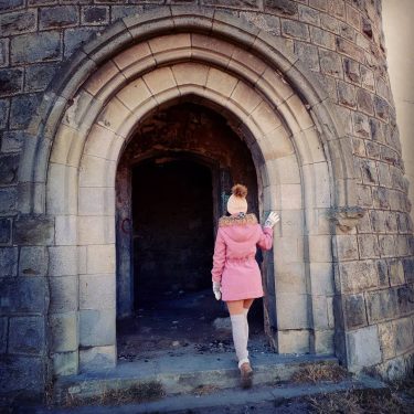 An abandoned tower …let’s see what’s inside ???? #winter #castle #cold #discoverromania #explore #travelerinmycountry…