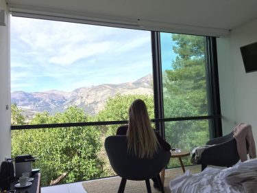 Busca ventanas y no espejos para inspirarte ️ #preciosasvistas #españabonita #ilovespain #escaparatelivingroom #views #paisaje&hellip;