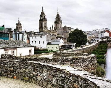 Muralla de Lugo . . . . . . . . . #hermesymercurio #lugo…