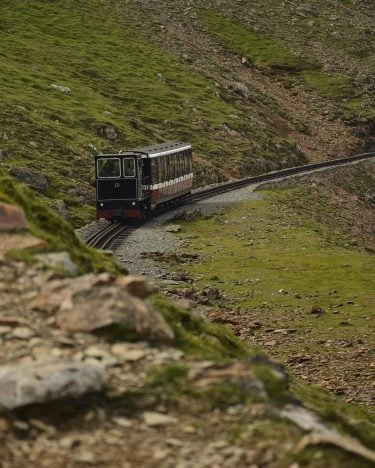 The Mount Snowdon train on its way down from the summit. #snowdonia #snowdonianationalpark #snowdonianationalparkwales…