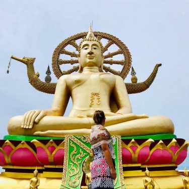 Big #smilingbuddha in #kohsamui on a super hot day! 39 degrees Celsius with the…